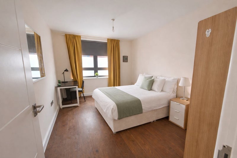 two doubles room in Canary Wharf