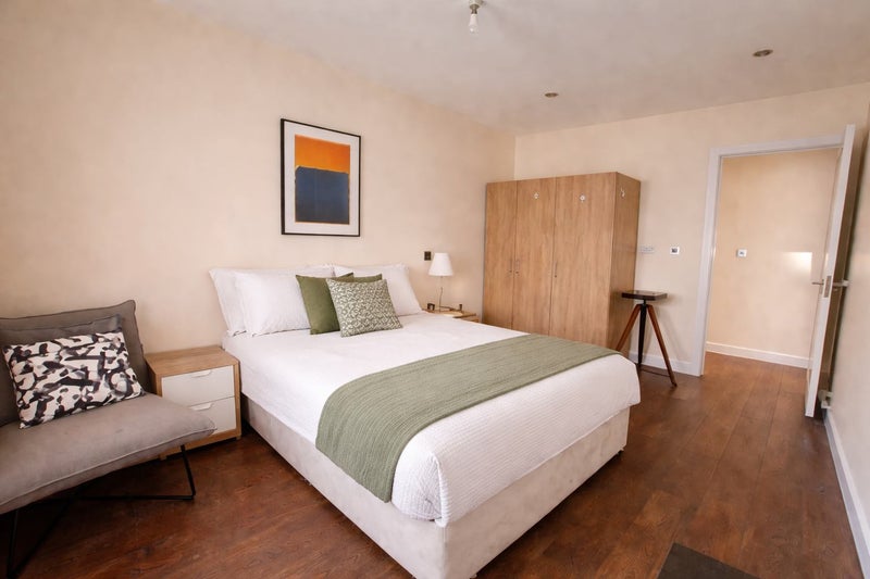 two doubles room in Canary Wharf