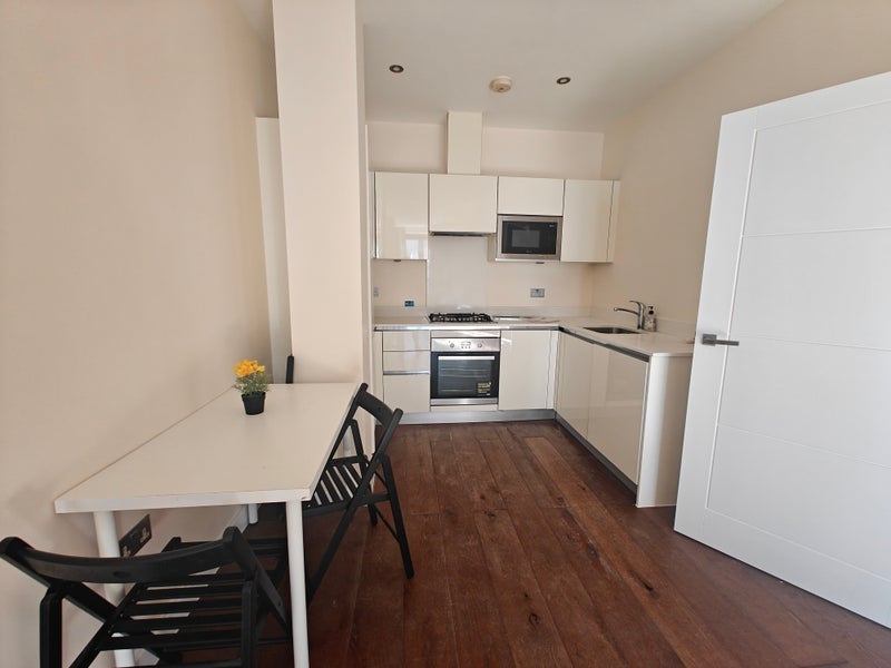 two doubles room in Canary Wharf