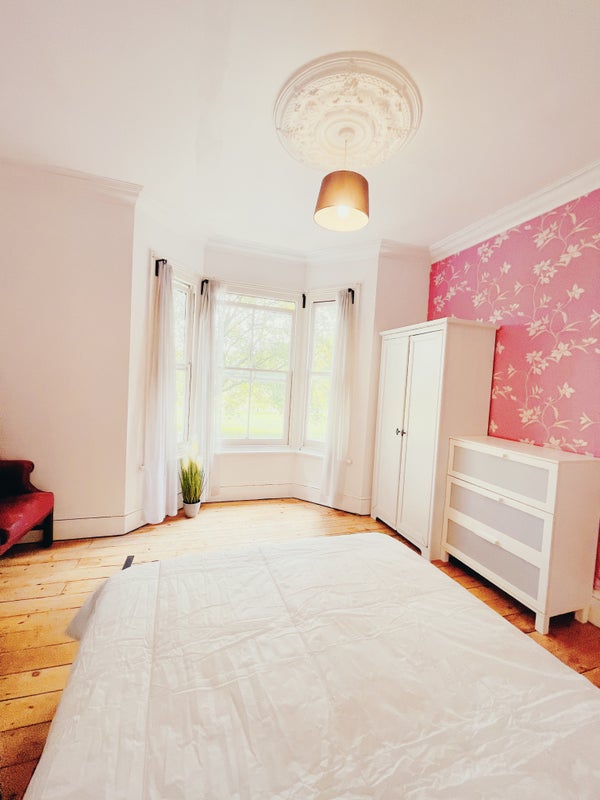 Bright Rooms in Victorian house near Canada Water