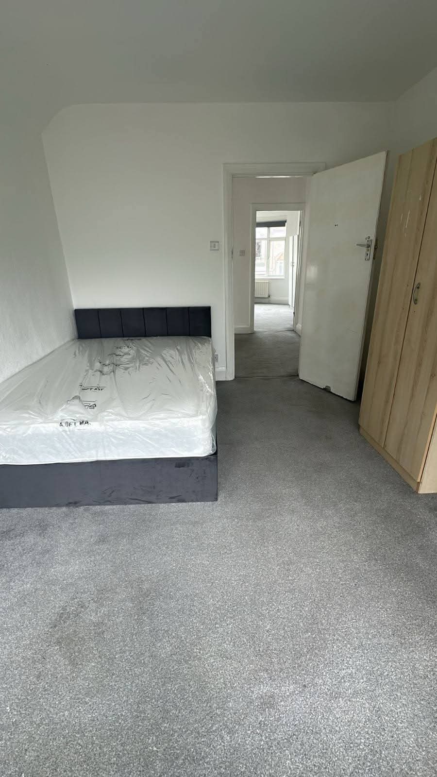🍀Spacious & Modern Double Room | Book your visit Now