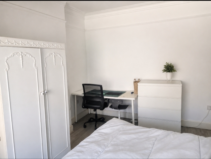 💥Modern, Clean & Comfortable Double Room | Available Now 