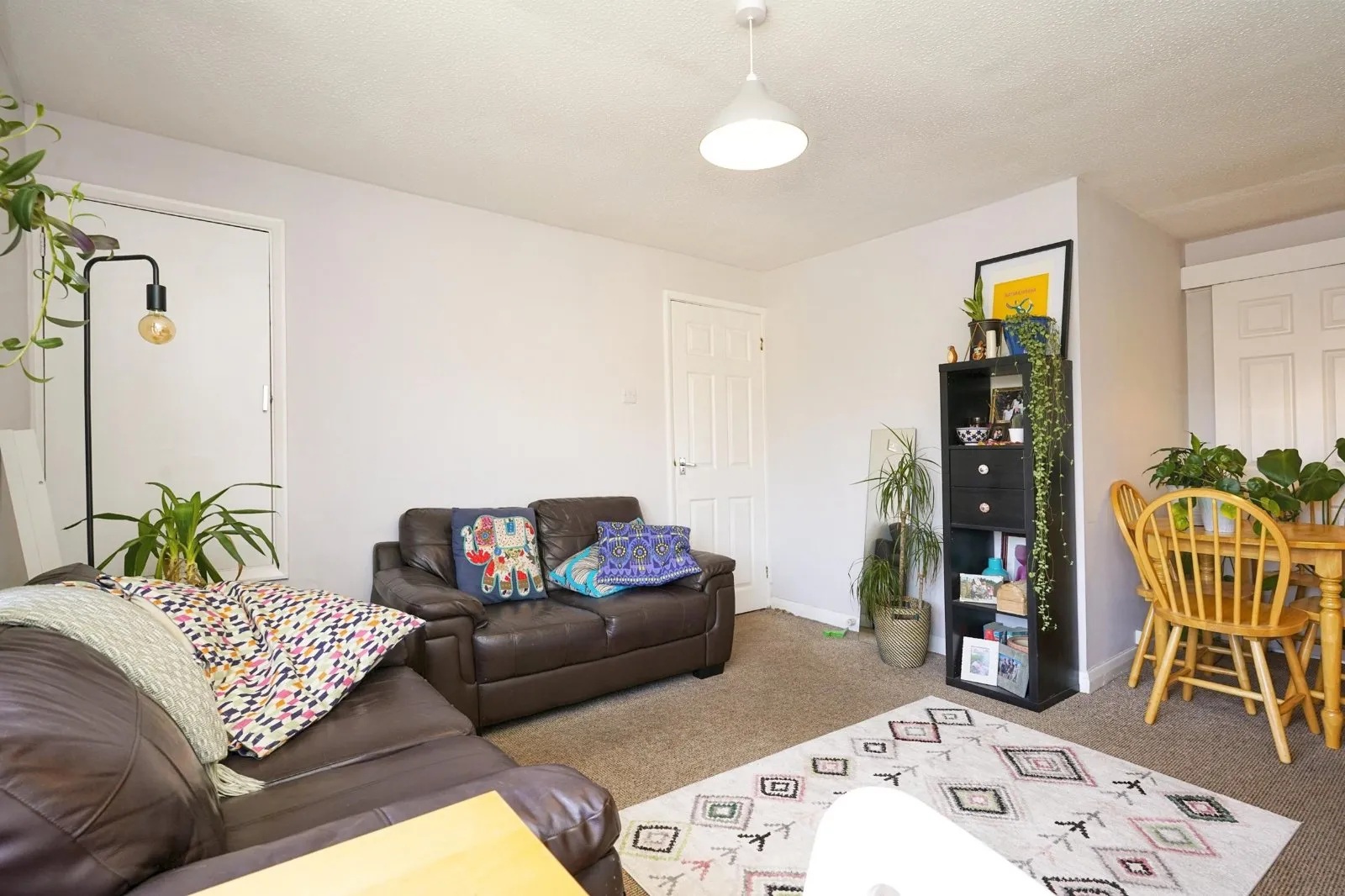 Great location for this 2 bedroom flat share 