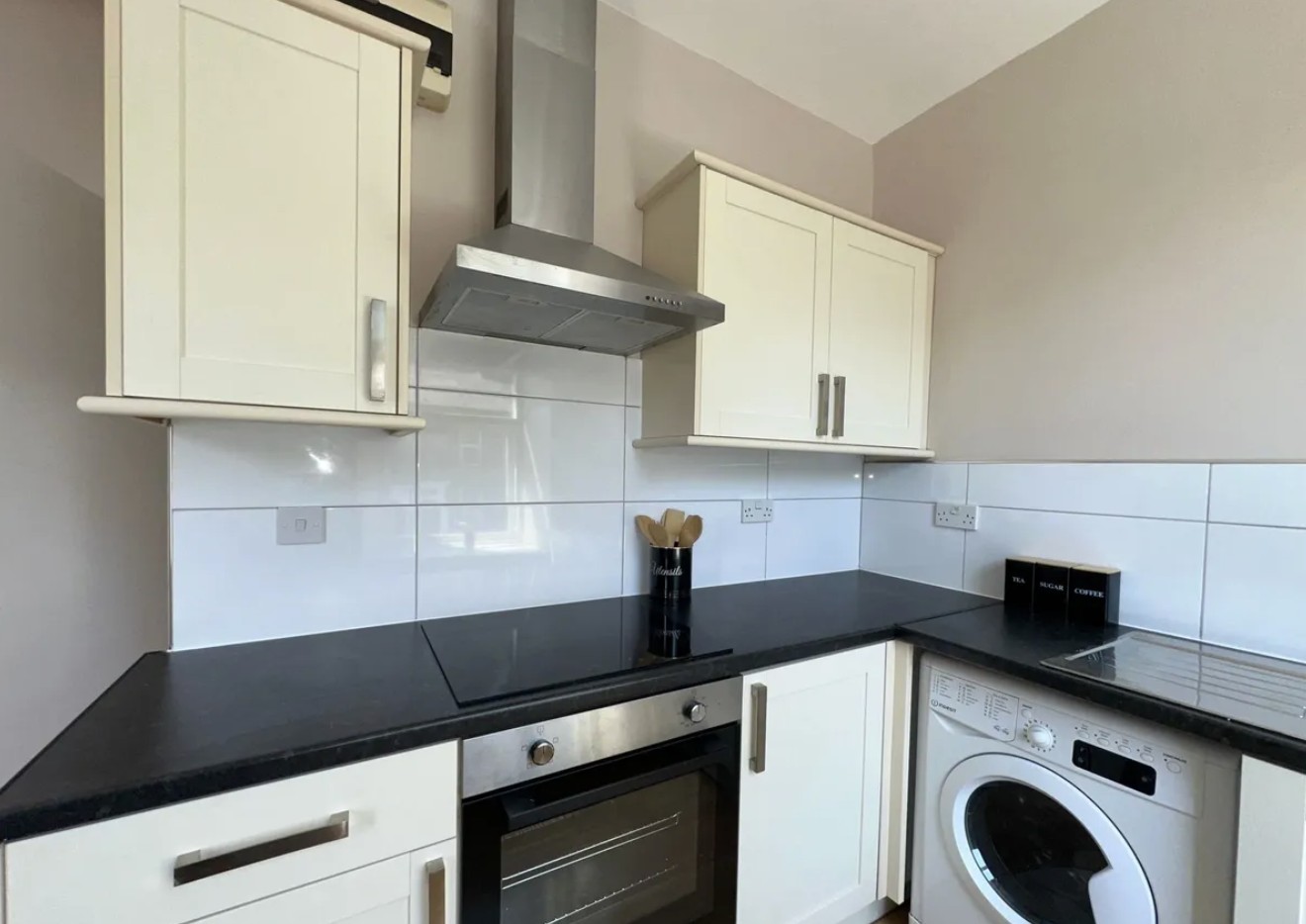 Great location for this 2 bedroom flat share 