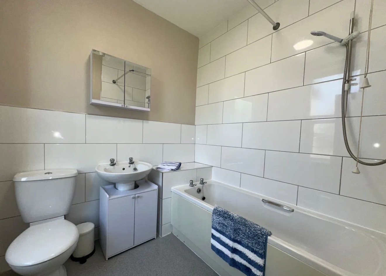 Great location for this 2 bedroom flat share 