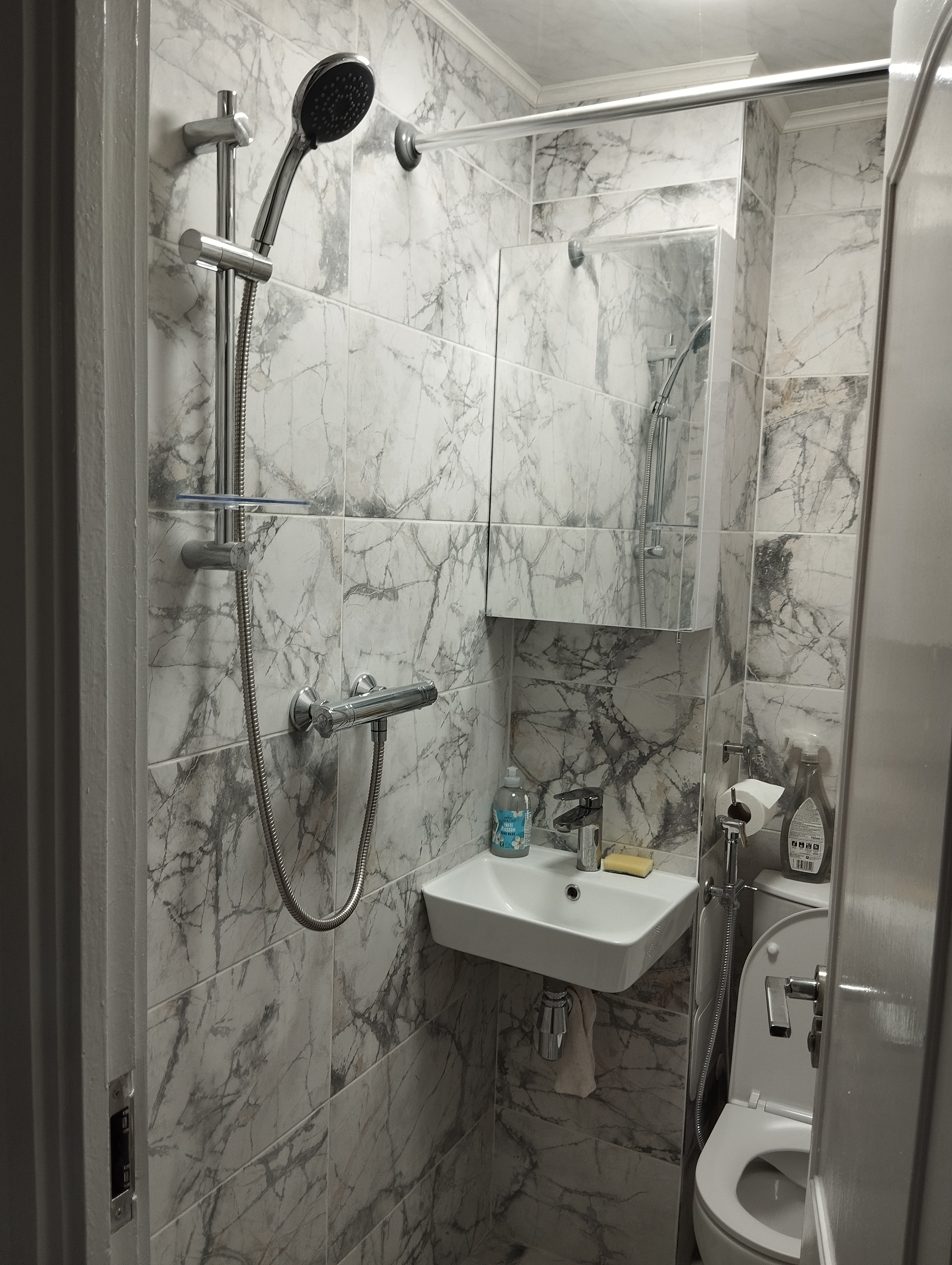 One double room with private bathroom 