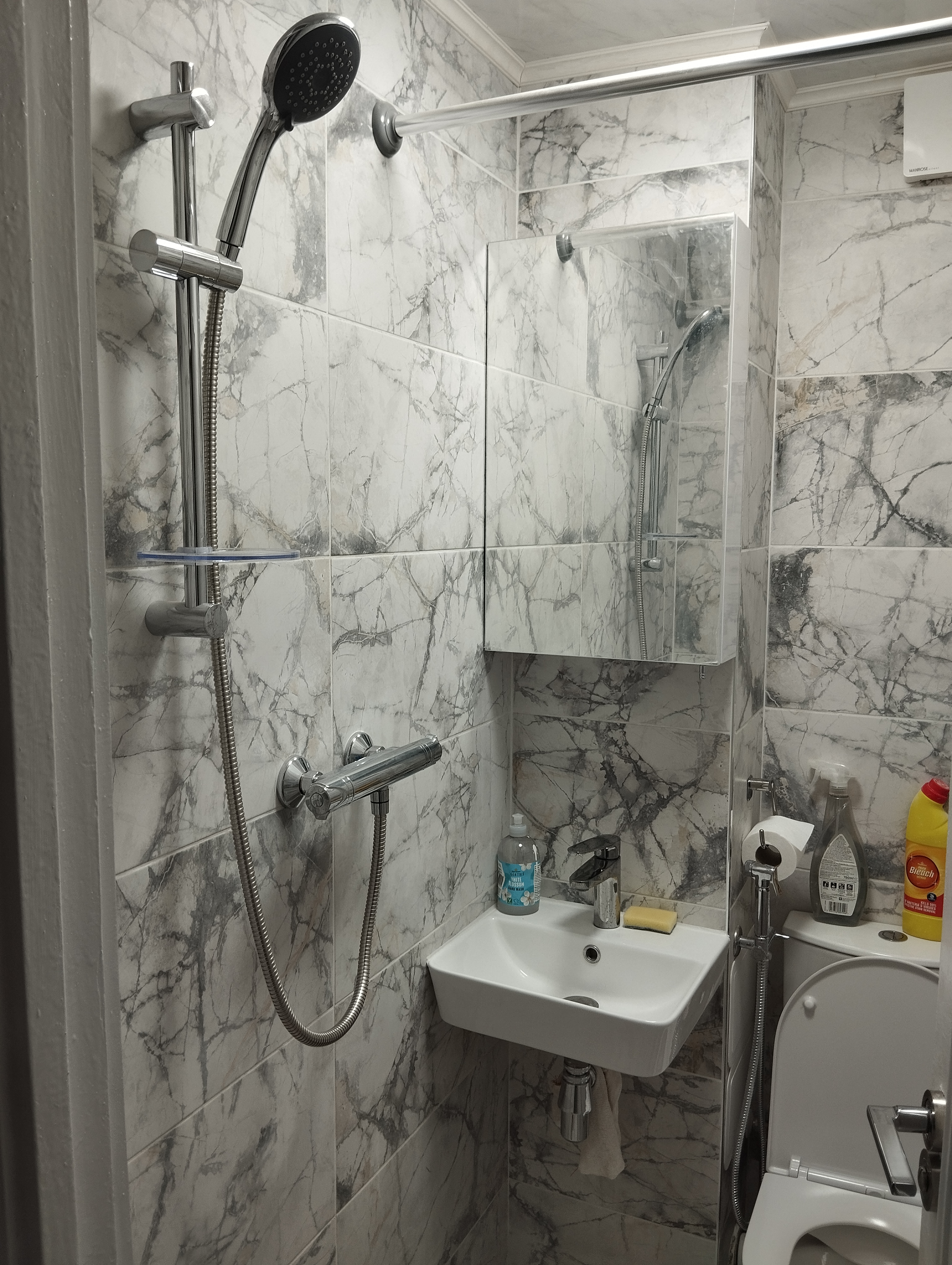 One double room with private bathroom 