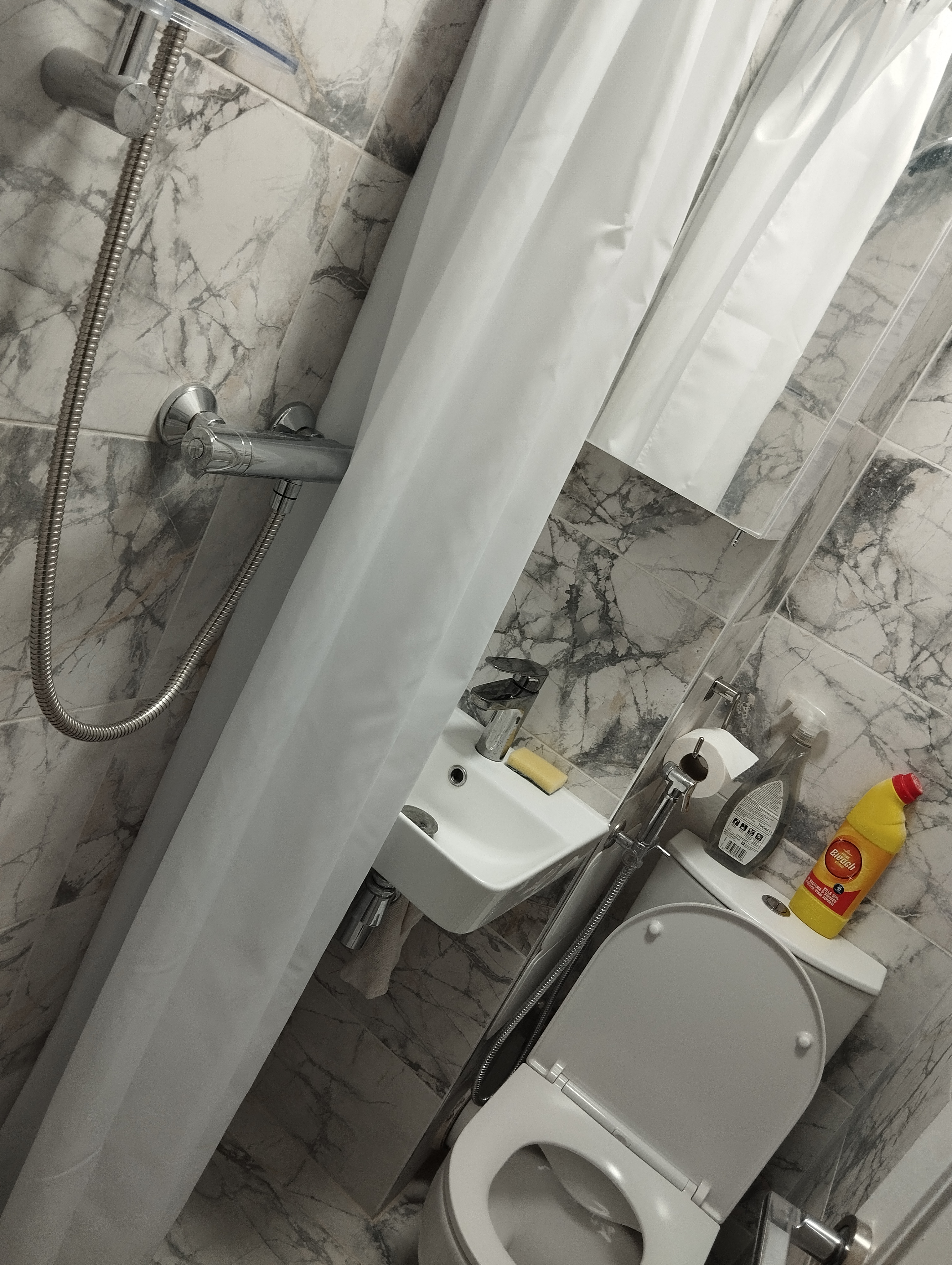 One double room with private bathroom 