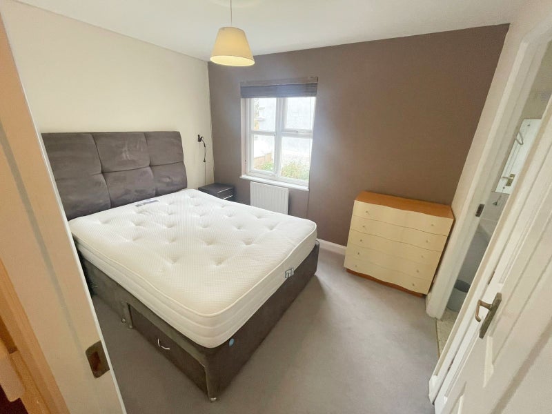 Modern 5-Bedroom House Share