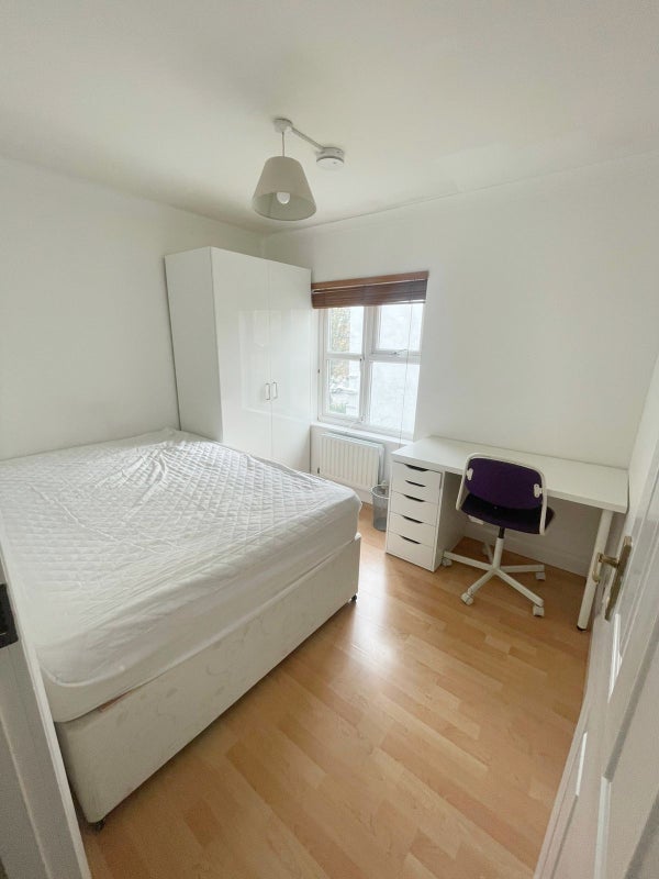 Modern 5-Bedroom House Share