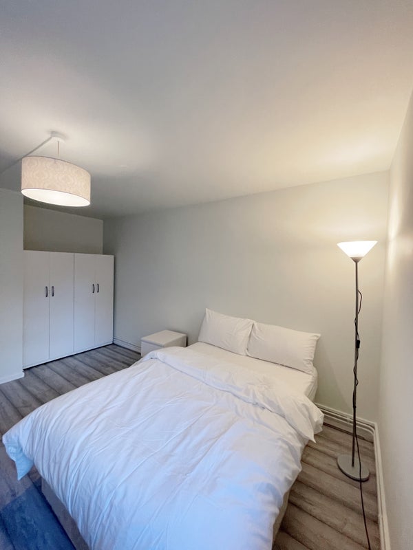 Bright Double Room in Canada Water / Surrey Quays