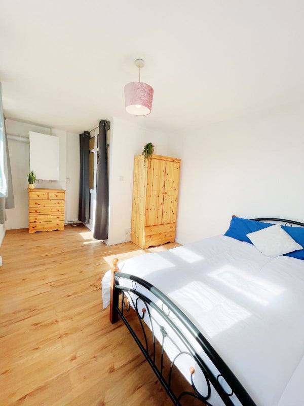 Beautiful Rooms / Aldgate East - Tower Hill