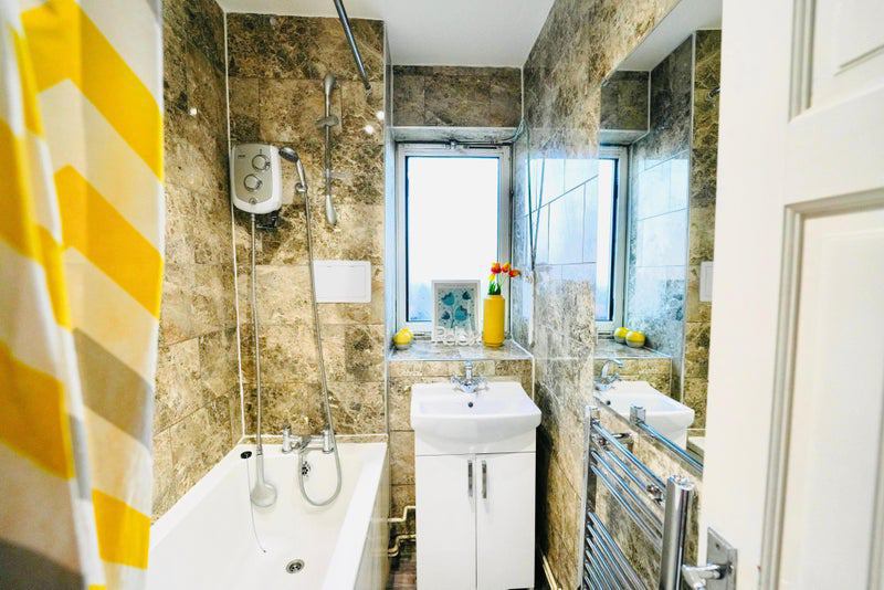 Bright Double Room near Central London
