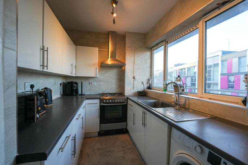 Spacious  Double ensuite Room – Central East 🗝️