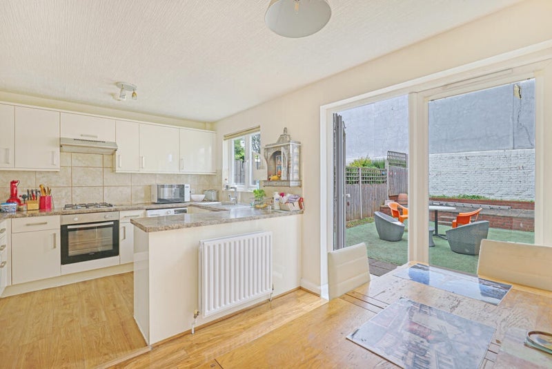 Bright Double Room in Lively House