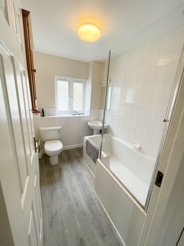 Bright Double Room in Lively House