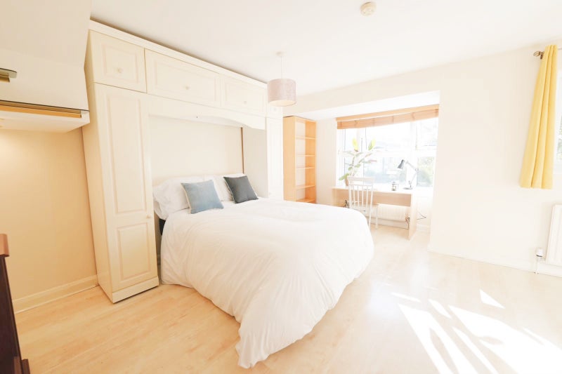 Huge Master Room in Bright House