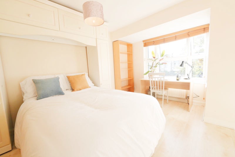 Huge Master Room in Bright House