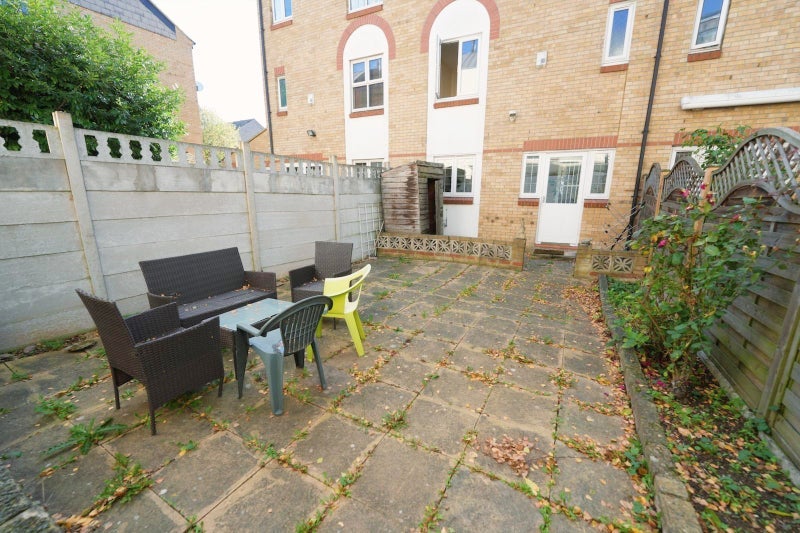 Huge Master Room in Bright House