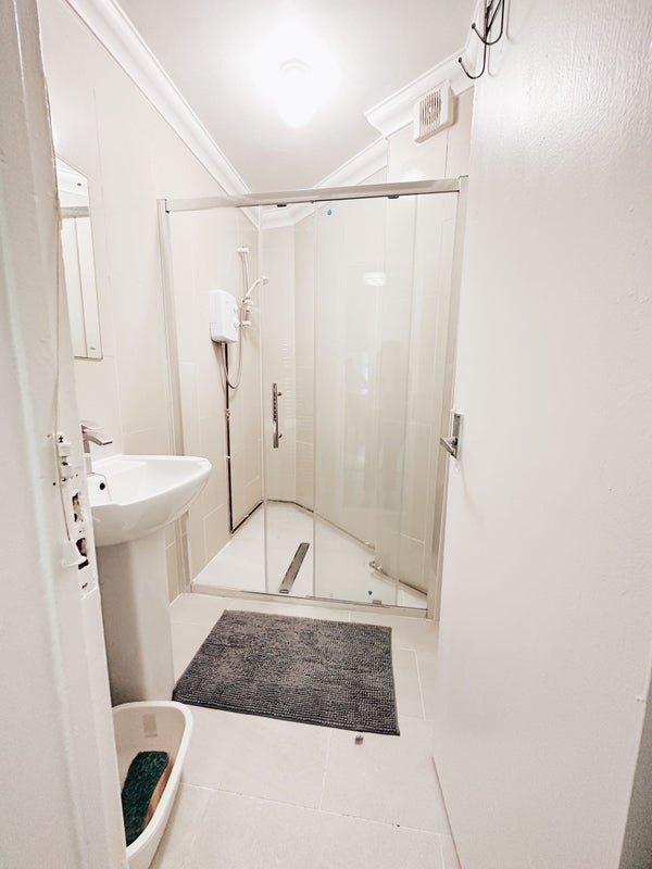 🌟 Modern Double Rooms | Zone 2