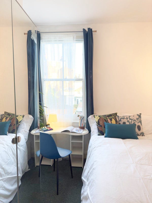 Bright Double Room in Victorian House / Canada Water