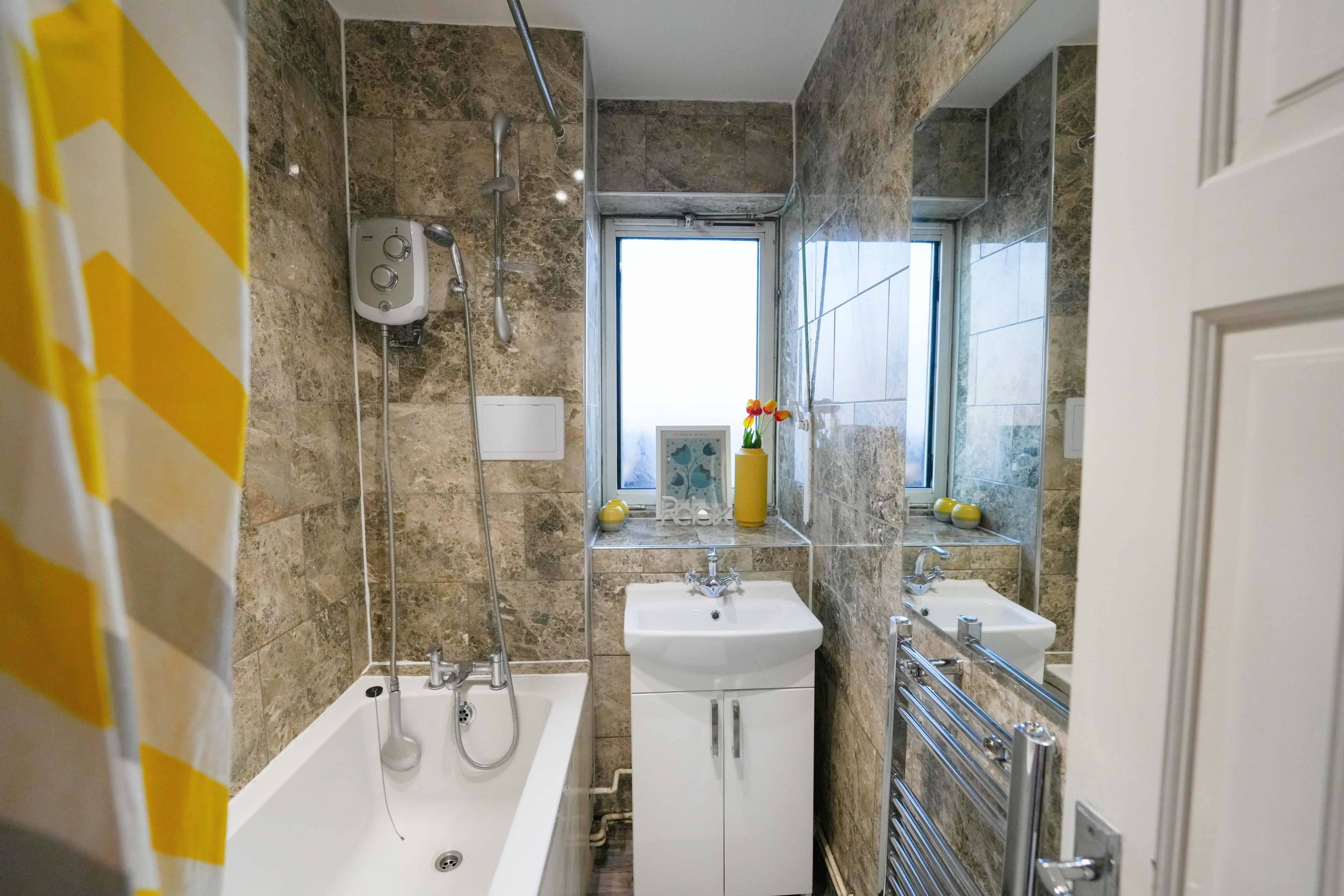 Large Room with private Balcony with Shard View