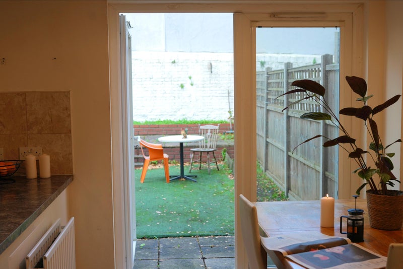 Five bright and fully furnished Double rooms 