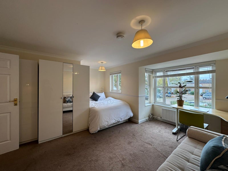 Five bright and fully furnished Double rooms 