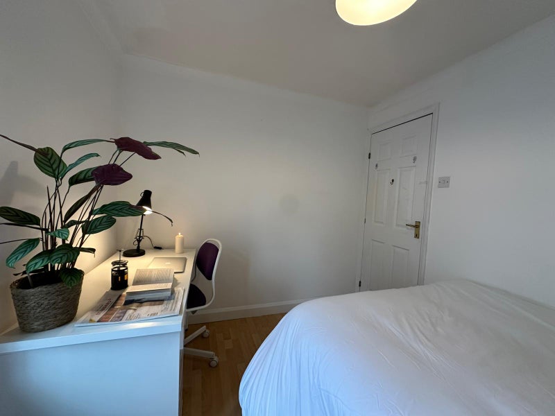 Five bright and fully furnished Double rooms 