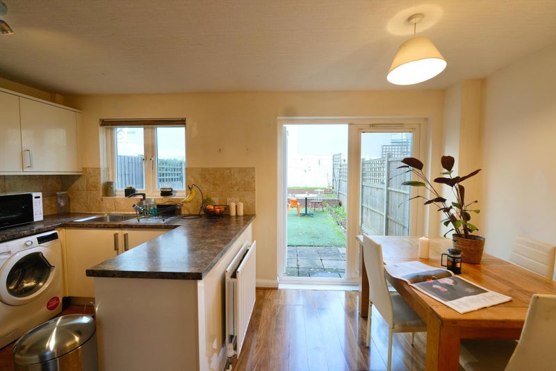 Five bright and fully furnished Double rooms 