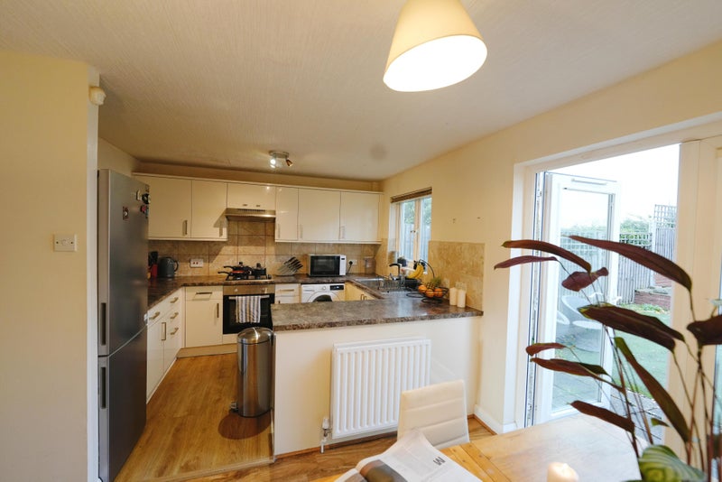 Five bright and fully furnished Double rooms 