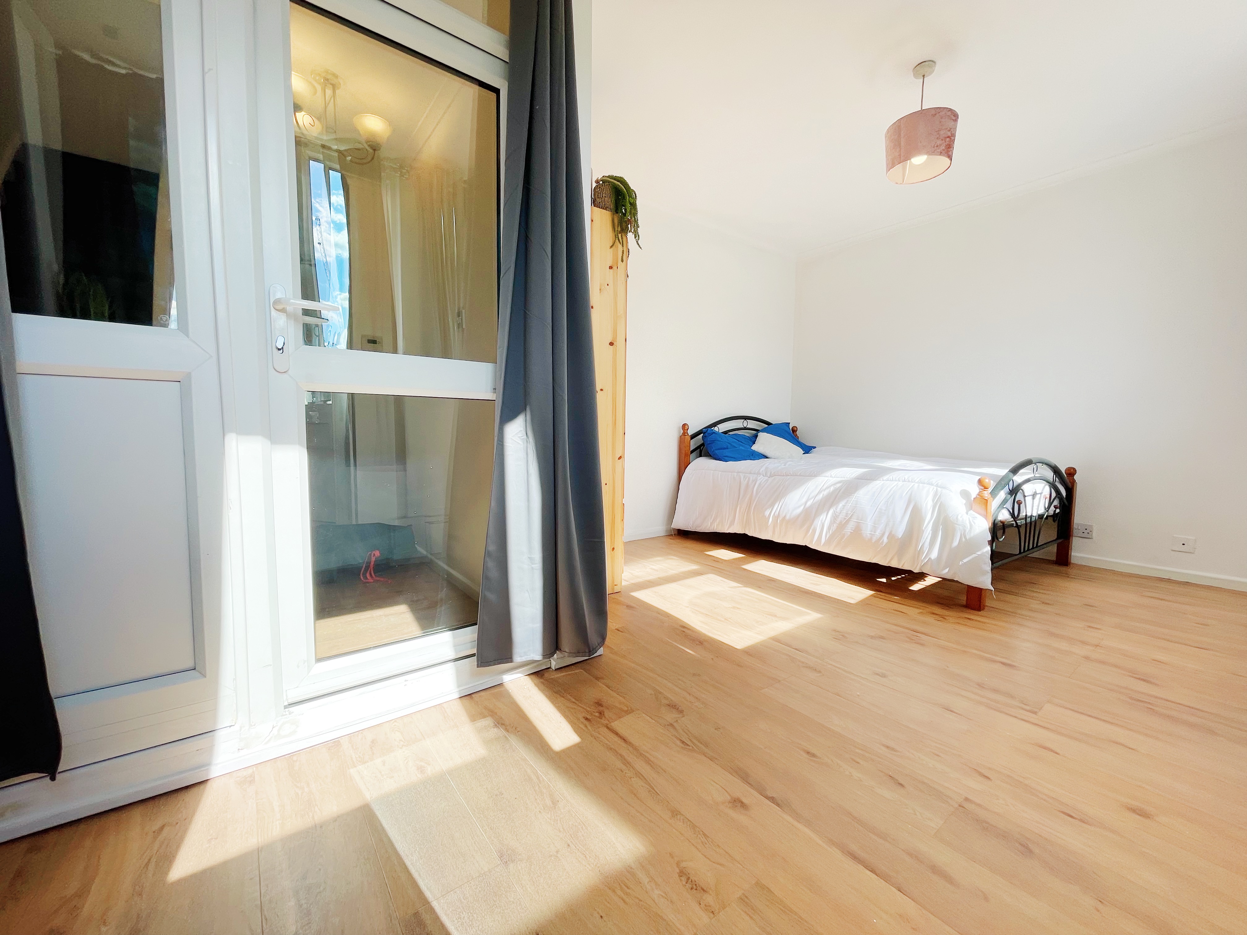 Large Double Room near Tower - Hill 
