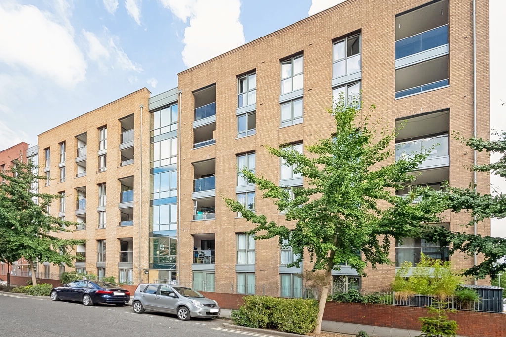 Modern Flat near Canada Water with Living Room