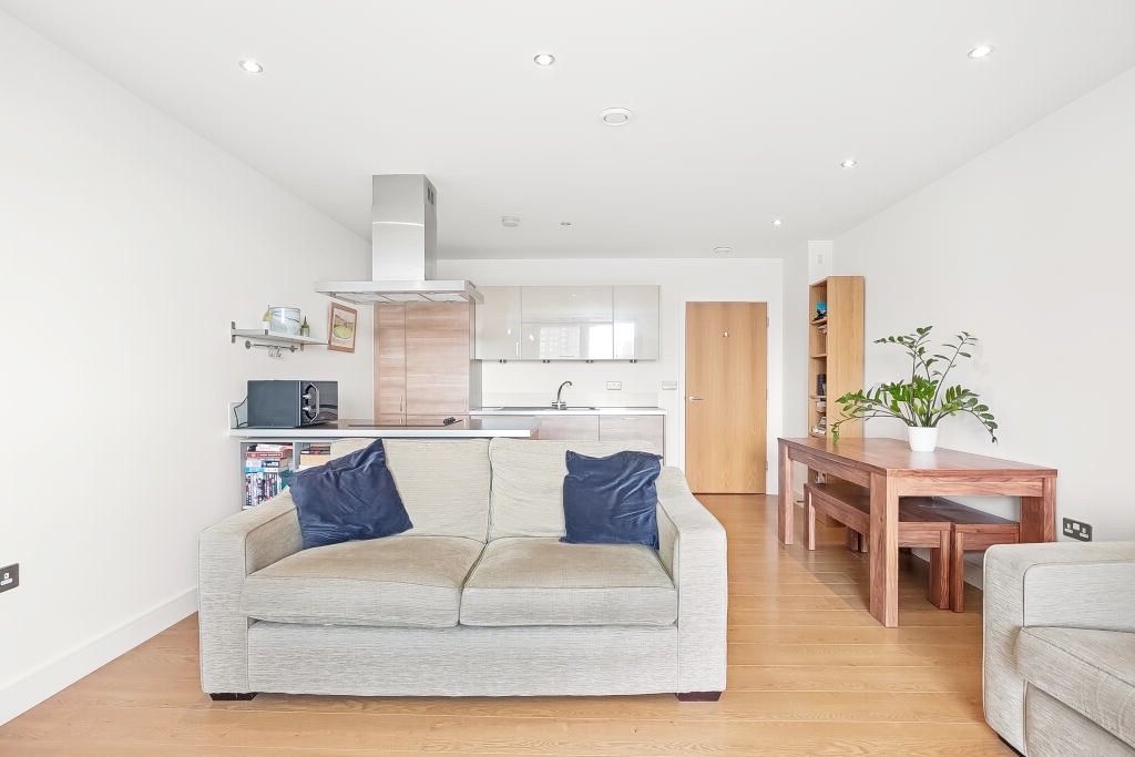 Modern Flat near Canada Water with Living Room