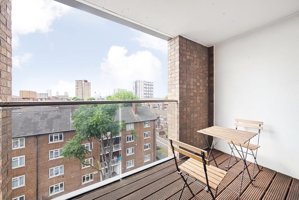 Modern Flat near Canada Water with Living Room