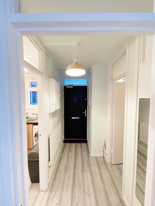 Spacious Studio Flat | Canada Water / Surrey Quays