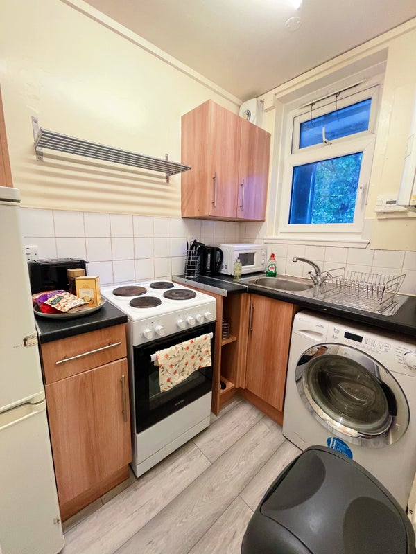 Spacious Studio Flat | Canada Water / Surrey Quays