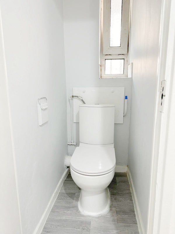 Large Bright Double Room in Zone 1!