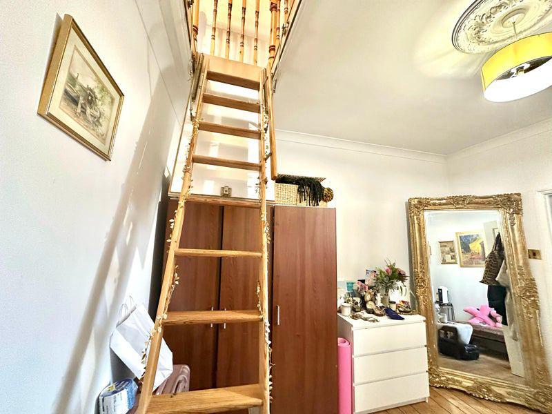 Large En suite with 2 Private Floors
