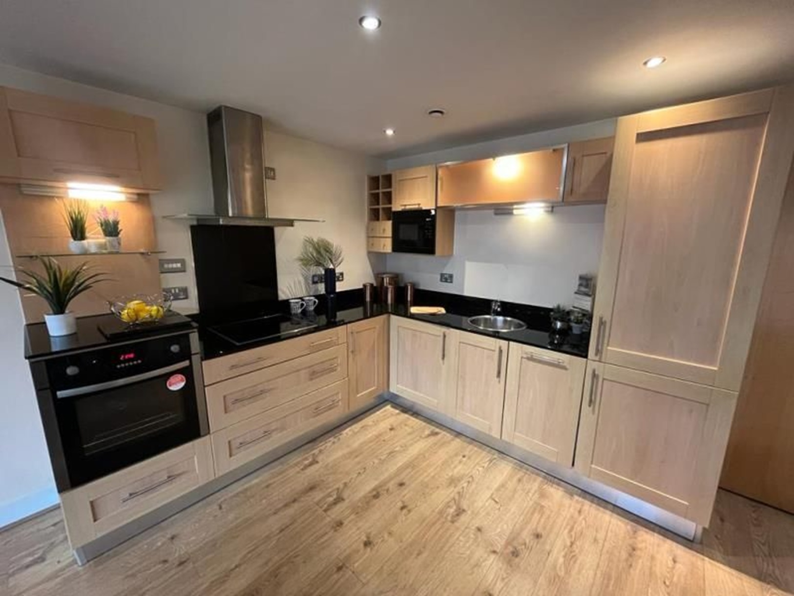 Double bedroom with a private bathroom for rent in IG11 8FN