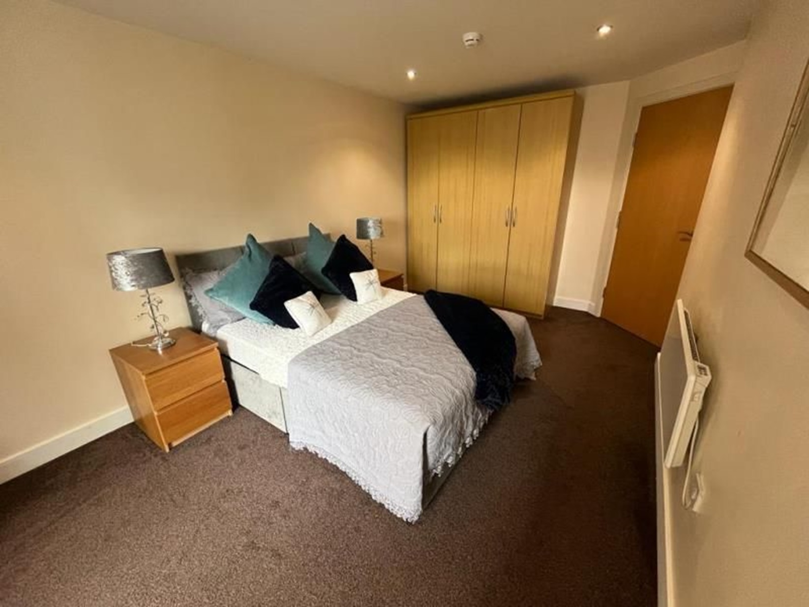Double bedroom with a private bathroom for rent in IG11 8FN