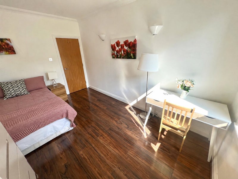 Bright Furnished Double Room Near Canary Wharf