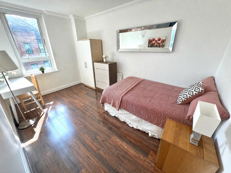 Bright Furnished Double Room Near Canary Wharf