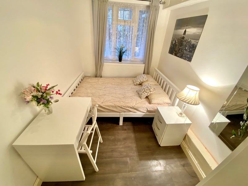 Bright Double Room Near King's Cross