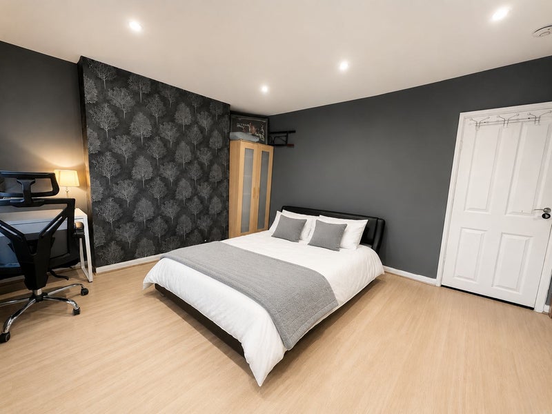 Bright Master Room in Canada Water