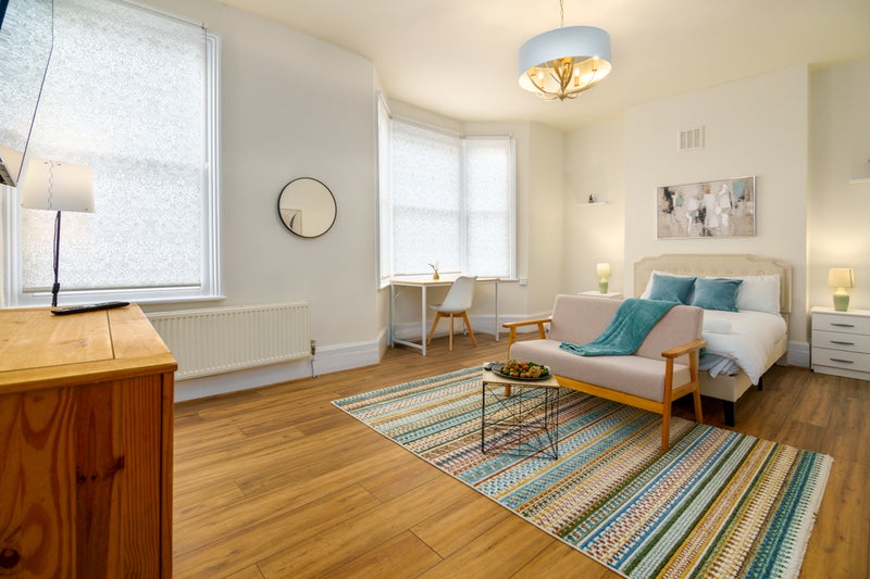 Bright Spacious Master Room Near West Hampstead