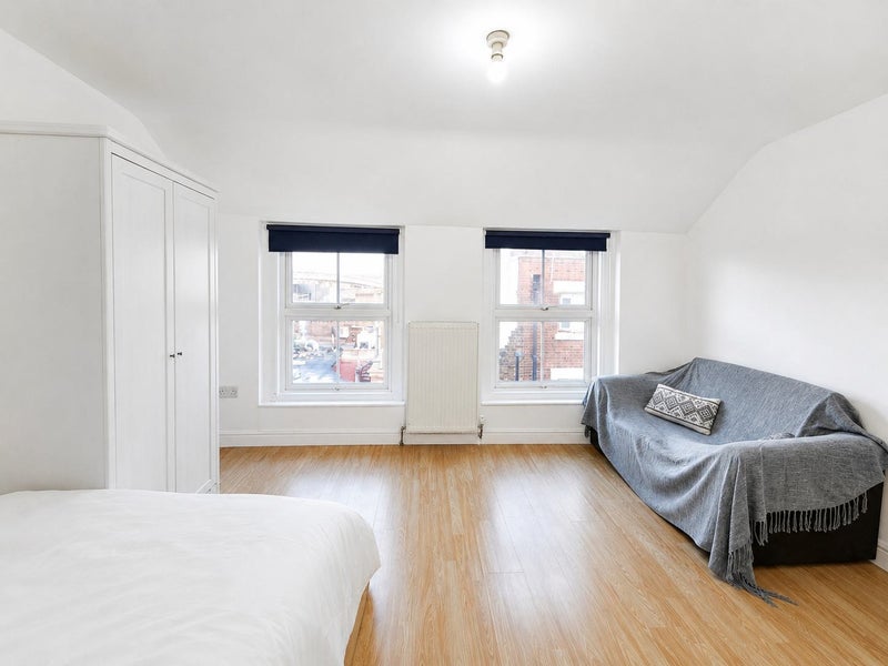 Massive Room in Central London / Elizabeth Line