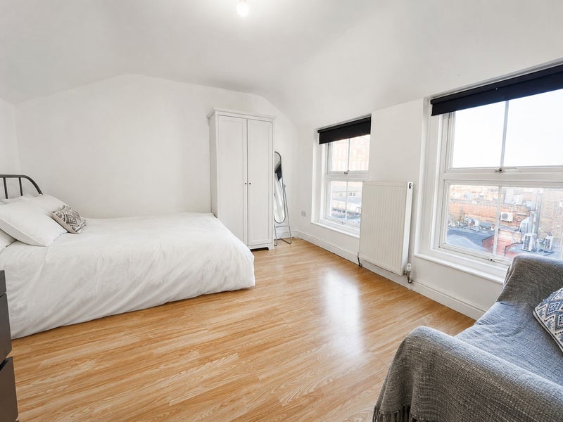 Massive Room in Central London / Elizabeth Line