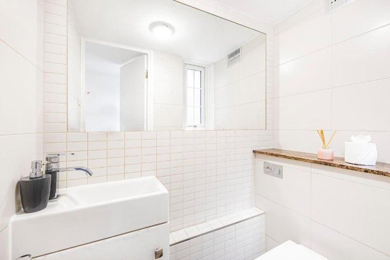 Bright Room in Stepney Green | Available Now