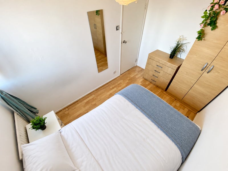 Double In Blossom Close - South Ealing